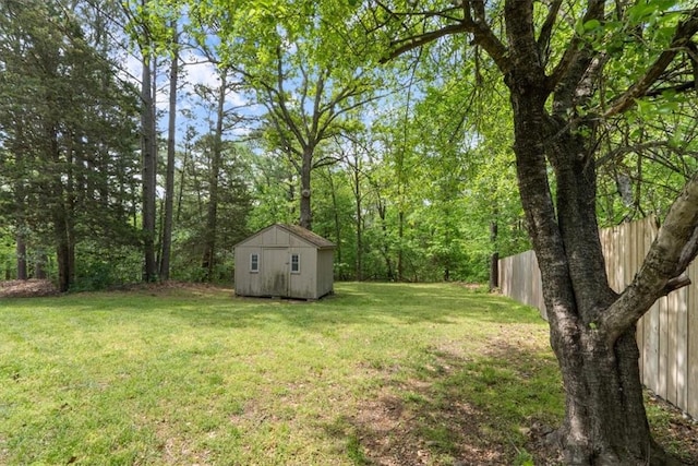 2 Breton Ln, Bella Vista, AR 72715 - view of yard featuring a shed and an outbuilding