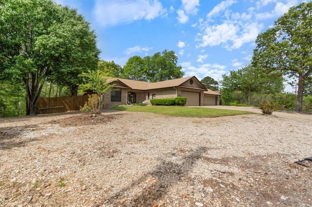 2 Breton Ln, Bella Vista, AR 72715 - view of front of home featuring an attached garage, fence, and driveway
