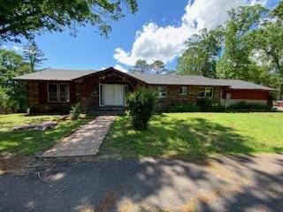 6 Briarwood Ln, Clarksville, AR 72830 - single story home featuring a front lawn