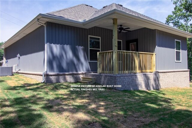 11 Exminster Ln, Bella Vista, AR 72714 - view of front of house featuring a shingled roof, ceiling fan, and a front lawn