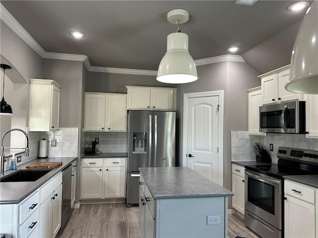 kitchen featuring appliances with stainless steel finishes, a sink, dark countertops, ornamental molding, and decorative backsplash