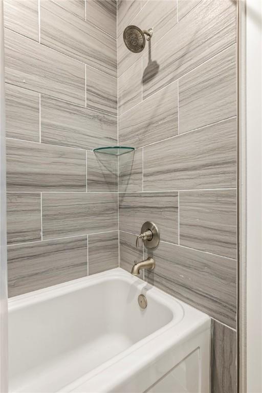 2109 Abbott Ln, Pea Ridge, AR 72751 - full bathroom featuring shower / bathtub combination