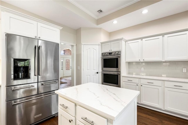 kitchen with crown molding, visible vents, dark wood finished floors, and appliances with stainless steel finishes