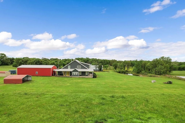 view of yard with an outbuilding
