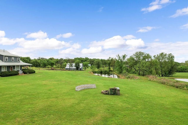 view of yard featuring a water view