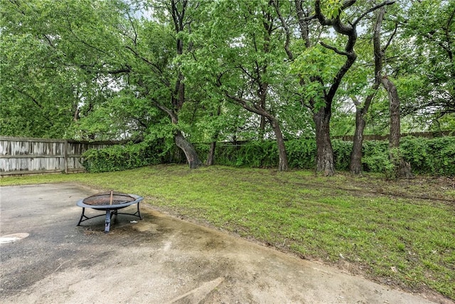 view of yard featuring an outdoor fire pit, a patio area, and a fenced backyard
