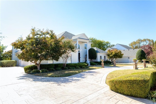 1800 Wheaton Trce, Fort Smith, AR 72908 - neoclassical home with stucco siding and curved driveway