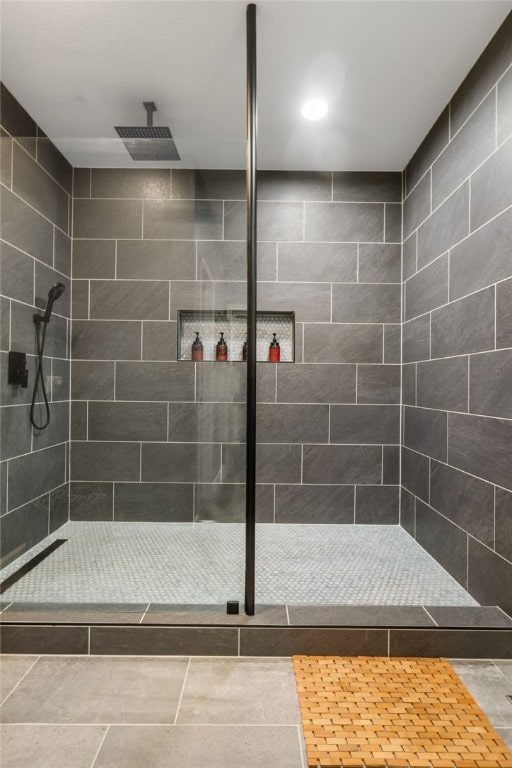 7 Croft Ledge Dr, Bentonville, AR 72712 - full bathroom with a tile shower