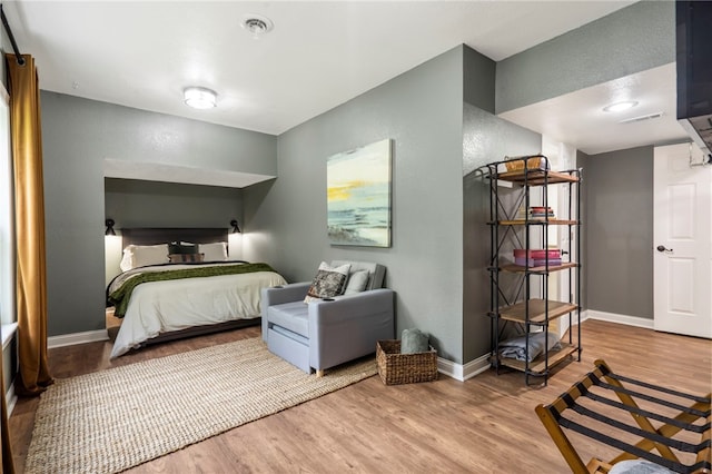 7 Croft Ledge Dr, Bentonville, AR 72712 - bedroom featuring wood finished floors and baseboards