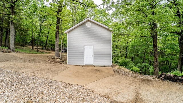 2341 N Fox Trl, Fayetteville, AR 72703 - view of outbuilding featuring a forest view