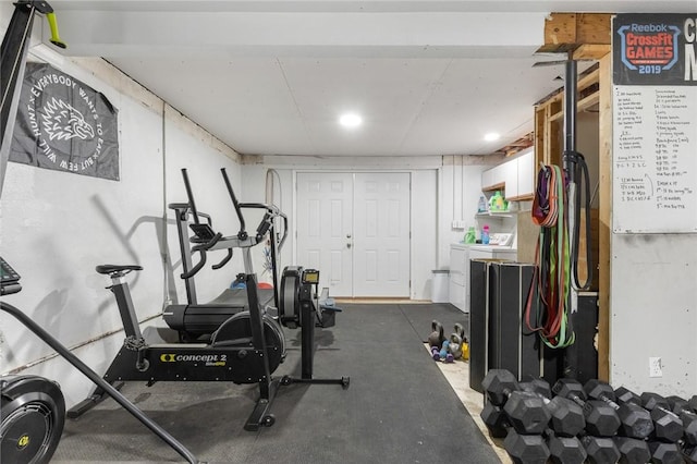 exercise area with washer / clothes dryer