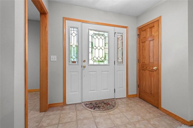 4 Tisbury Ln, Bella Vista, AR 72715 - foyer entrance featuring baseboards