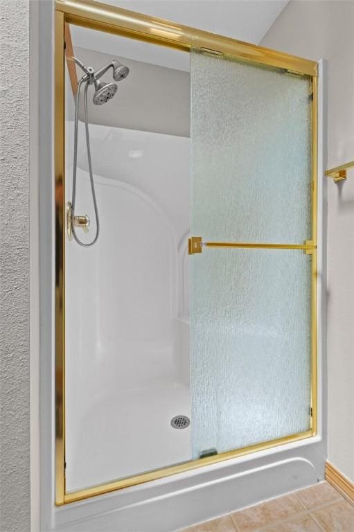 4 Tisbury Ln, Bella Vista, AR 72715 - bathroom featuring a shower stall