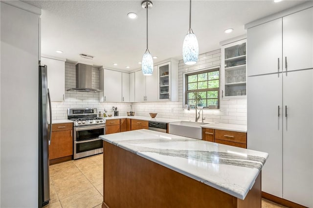 8 Eddy Ln, Bella Vista, AR 72715 - kitchen with stainless steel appliances, wall chimney range hood, a sink, backsplash, and recessed lighting