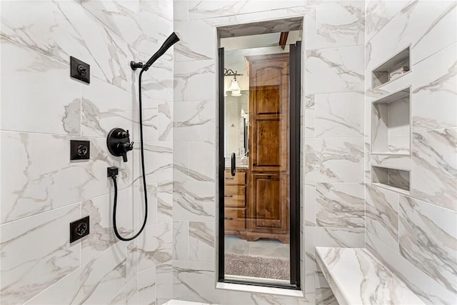 bathroom featuring a tile shower
