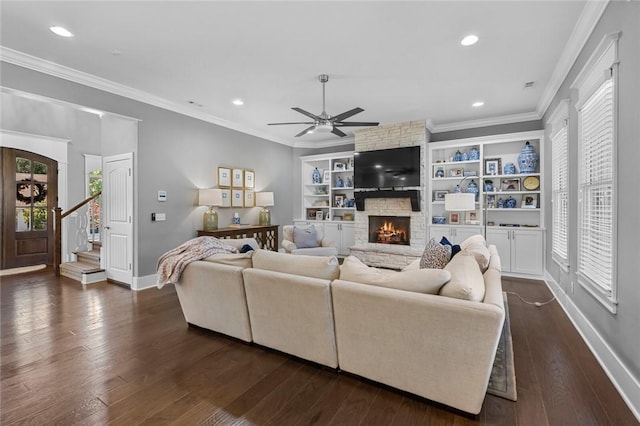 living room with a ceiling fan, plenty of natural light, baseboards, dark wood-style flooring, and recessed lighting