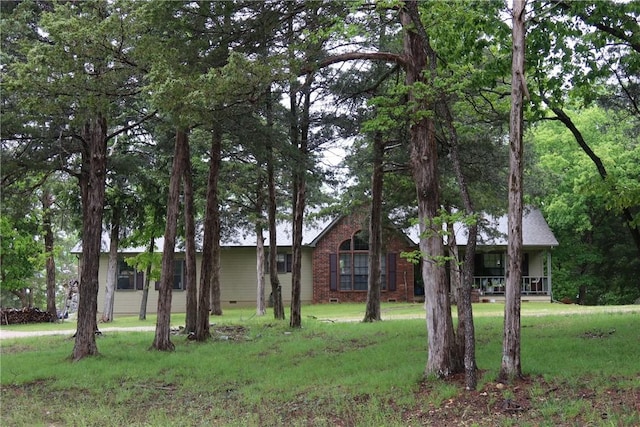 9790 Larkin Ln, Rogers, AR 72756 - view of front of property featuring a front lawn, crawl space, and a porch