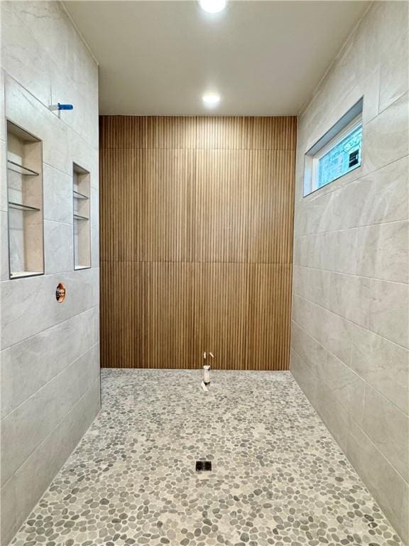 502 Concord St, Lowell, AR 72745 - bathroom featuring tiled shower