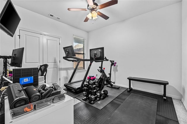 exercise room featuring ceiling fan and baseboards