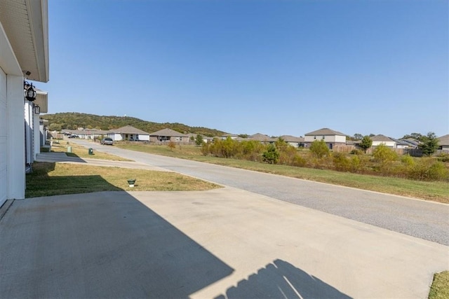 view of yard featuring a residential view and a patio area