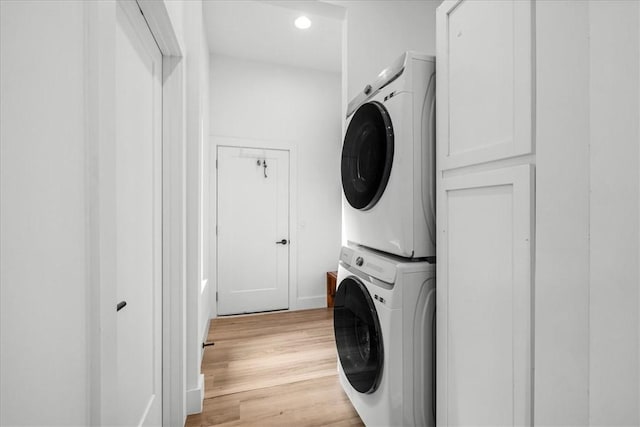 7 Thornbury Ln, Bella Vista, AR 72714 - laundry room featuring stacked washer / dryer, light wood finished floors, recessed lighting, and baseboards