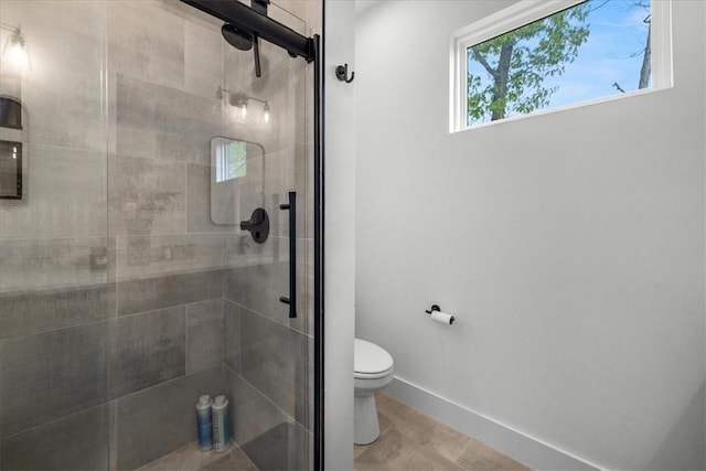 7 Thornbury Ln, Bella Vista, AR 72714 - full bath featuring a shower stall, toilet, baseboards, and tile patterned flooring