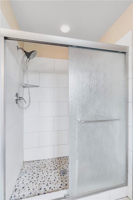 full bath featuring a shower stall and recessed lighting