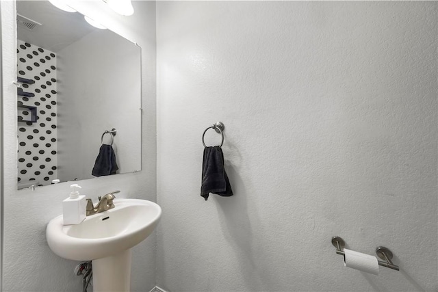 4208 SW Fieldstone Blvd, Bentonville, AR 72712 - bathroom with a sink
