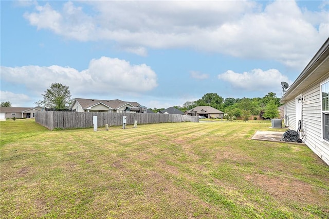 view of yard featuring a patio
