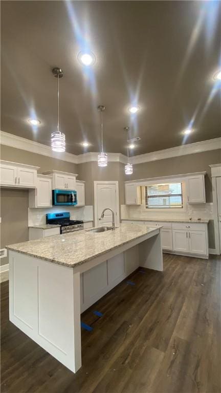 1912 Hale Ln, Pea Ridge, AR 72751 - kitchen with stainless steel gas range oven, crown molding, a sink, white cabinetry, and a large island