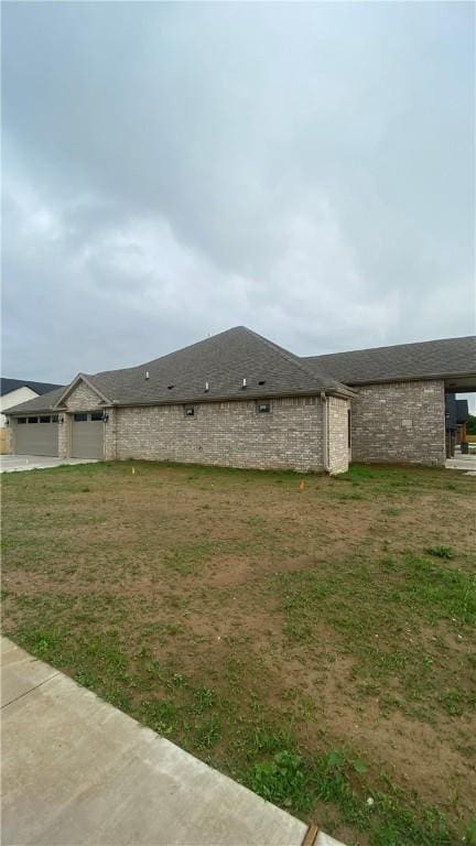 1912 Hale Ln, Pea Ridge, AR 72751 - view of yard featuring an attached garage