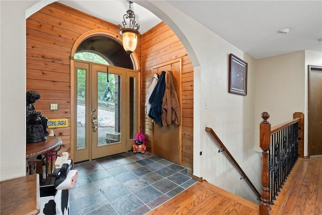 30 Brittany Ln, Bella Vista, AR 72714 - foyer featuring wooden walls, arched walkways, stone tile floors, and baseboards
