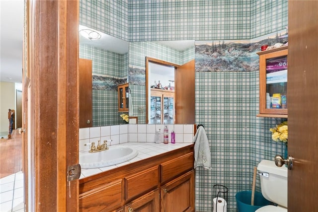 30 Brittany Ln, Bella Vista, AR 72714 - half bath with wallpapered walls, vanity, and toilet