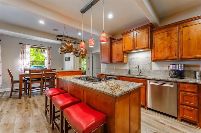 9696 Fuller Rd, Rogers, AR 72756 - kitchen with appliances with stainless steel finishes, a center island, a sink, light wood-style flooring, and recessed lighting