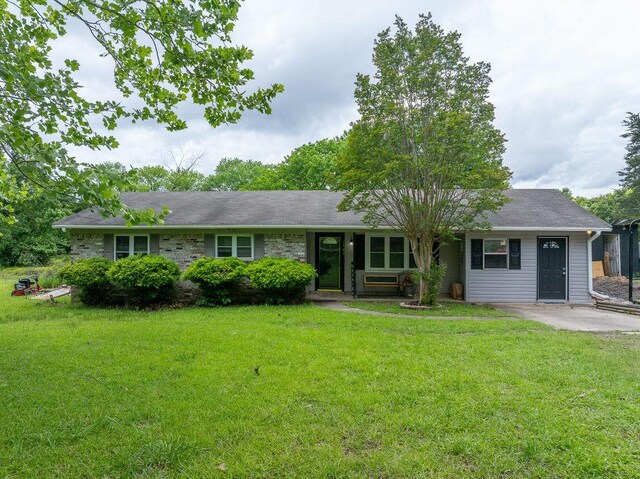 1503 Bugscuffle, Lavaca, AR 72941 - ranch-style house with a front yard