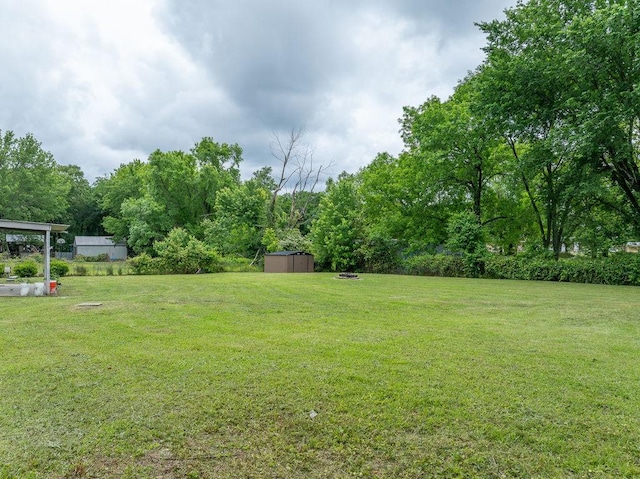1503 Bugscuffle, Lavaca, AR 72941 - view of green lawn featuring a storage unit and an outdoor structure