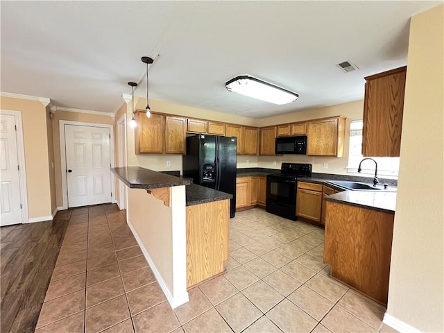 3703 Hansom Loop, Bentonville, AR 72712 - kitchen featuring black appliances, a sink, a peninsula, dark countertops, and a kitchen bar