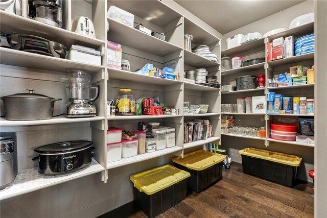 914 King Arthur Dr, Elm Springs, AR 72762 - view of pantry