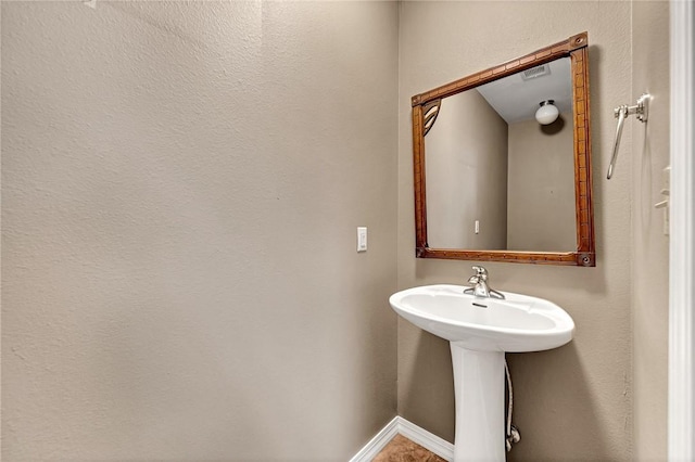 20916 Slate Gap Rd, Garfield, AR 72732 - bathroom featuring baseboards