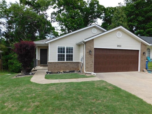 1411 Cresent St, Bentonville, AR 72712 - single story home featuring brick siding, an attached garage, driveway, and a front yard