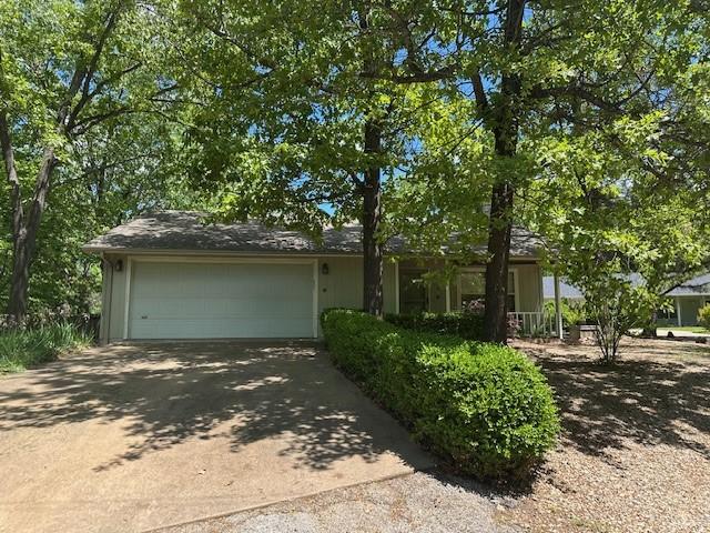 view of front of home with driveway and a garage