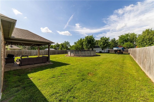view of yard with an outdoor living space