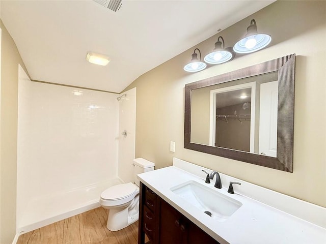 10098 Bayview Rd, Dardanelle, AR 72834 - bathroom featuring a shower, toilet, wood finished floors, vanity, and lofted ceiling