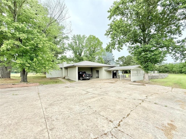 10098 Bayview Rd, Dardanelle, AR 72834 - view of front of house with driveway and a carport