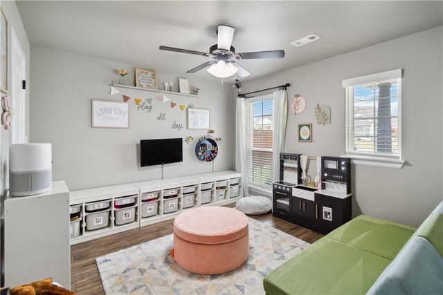 1904 Tull Dr, Pea Ridge, AR 72751 - living area featuring wood finished floors and ceiling fan