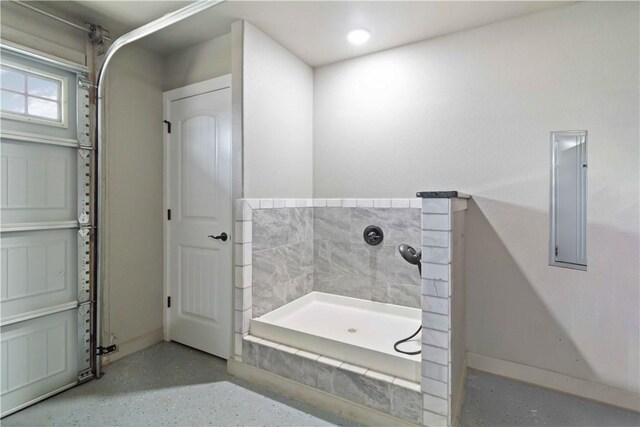 1904 Tull Dr, Pea Ridge, AR 72751 - bathroom with baseboards