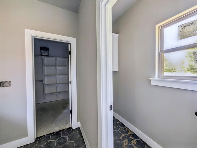 10 Olmsted Cir, Bella Vista, AR 72715 - bathroom with baseboards