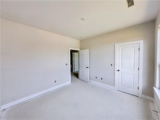 10 Olmsted Cir, Bella Vista, AR 72715 - unfurnished bedroom featuring concrete flooring and baseboards