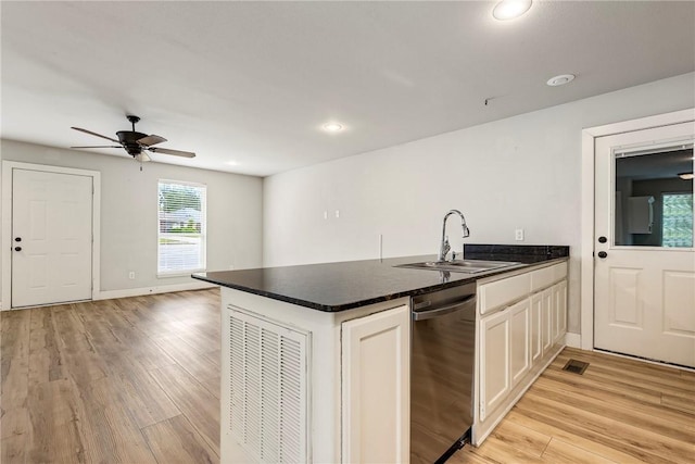 kitchen featuring a sink, dishwasher, a peninsula, light wood finished floors, and recessed lighting