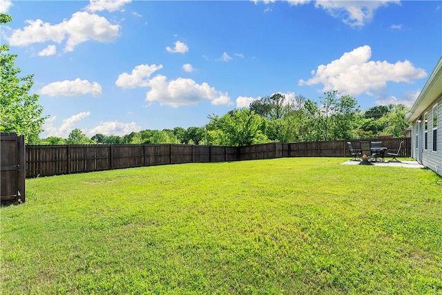 view of yard with a patio